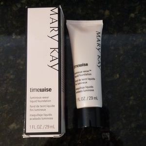 Mary Kay Luminous-Wear Foundation Ivory 6